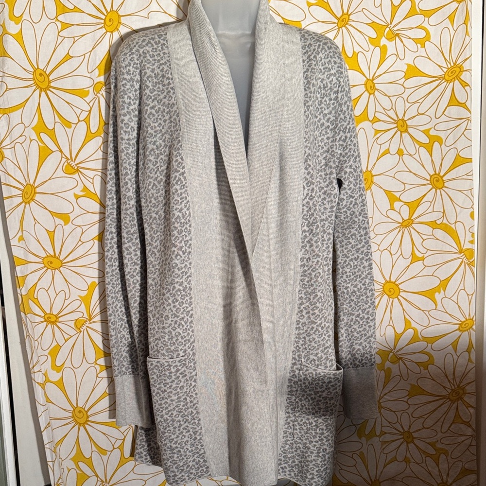 Elegant Gray Leopard Women's Cardigan